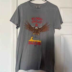 Gray T-Shirt with Eagle and Beer Graphic